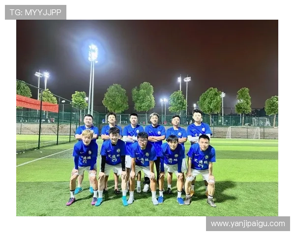 帅气足球明星齐聚一堂展现风采的精彩群照分享